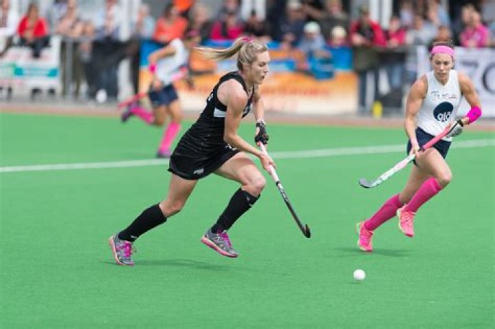 12 Famous Female Hockey Players in the World