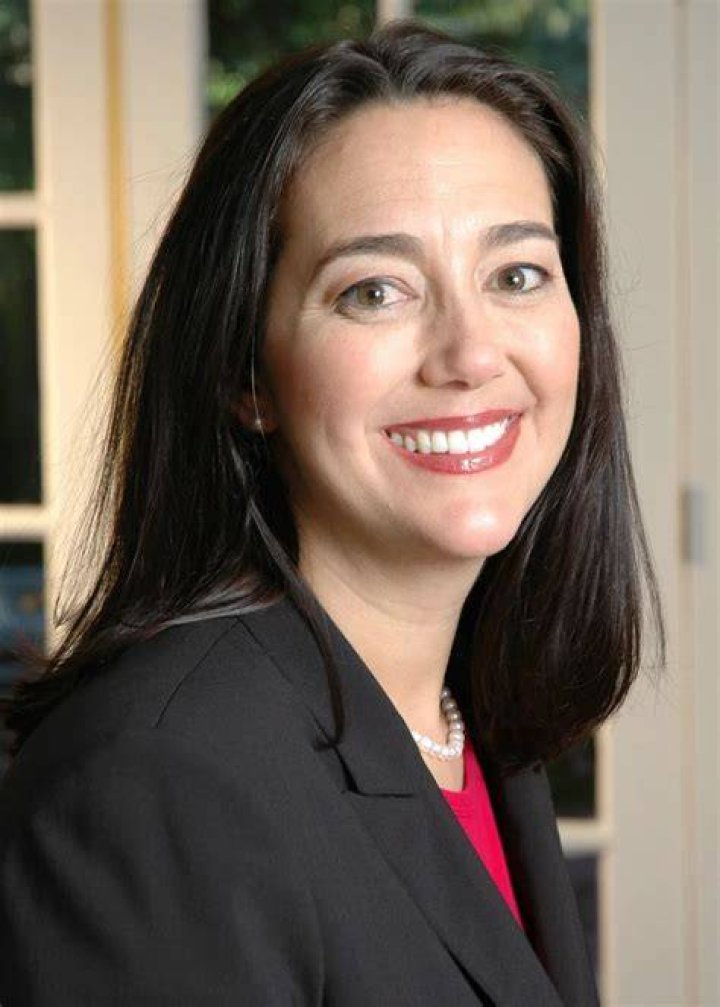 4 Hot Sexy Erin Gruwell Bikini Pics