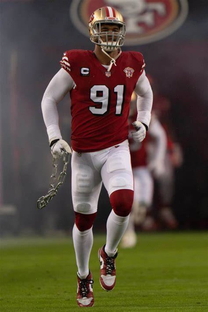 49ers&rsquo; Arik Armstead has hairline fracture; Mike McGlinchey jokes about