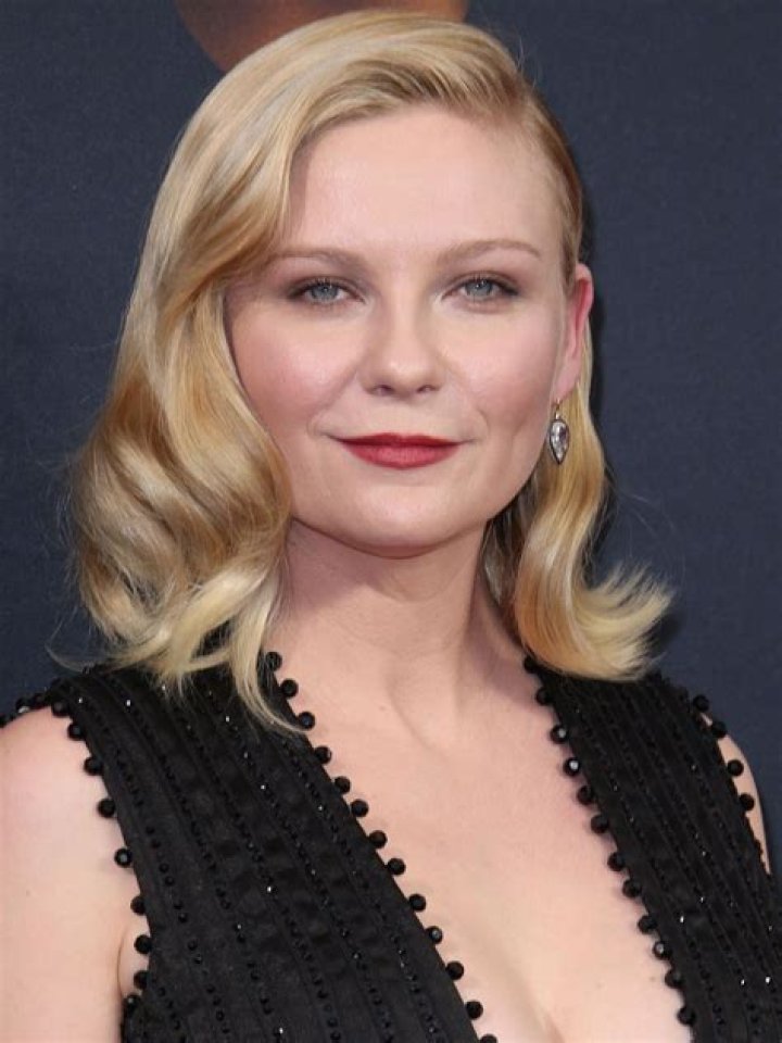 61 Sexy Kirsten Dunst Boobs Pictures Will Hypnotise You With Her