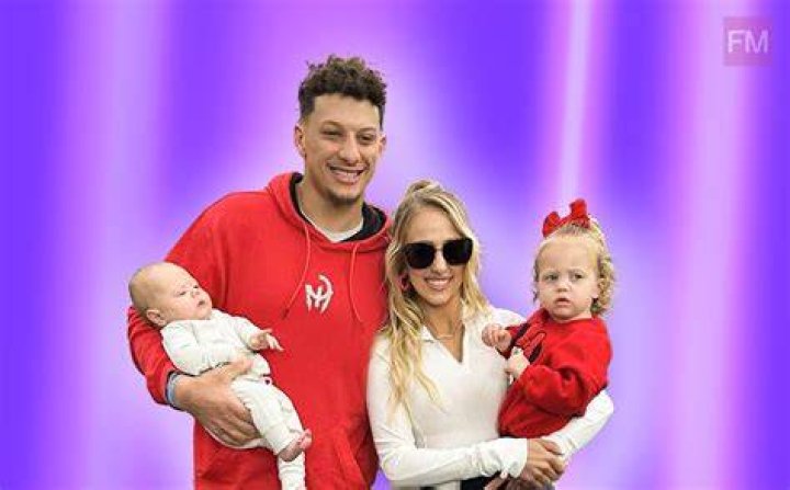 A Glimpse Into Eric Reid’s Personal Life – His Wife, Net Worth & Height