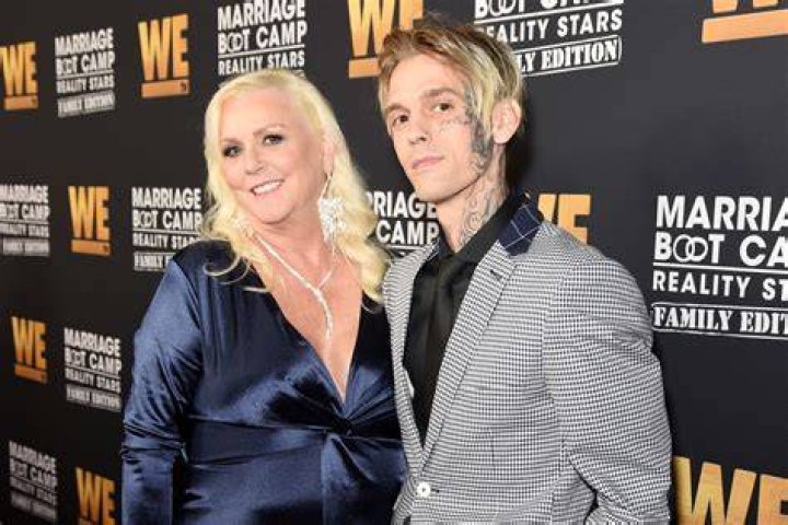 Aaron Carter&rsquo;s Mom Posts Death Scene Photos Urging Police to Kickstart