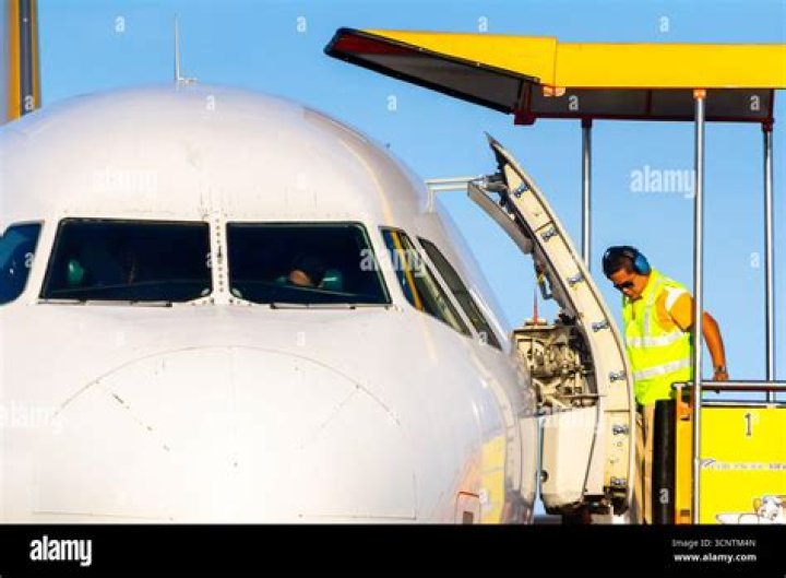 Airport worker who fueled Tampa surgeon&rsquo;s plane before deadly crash had