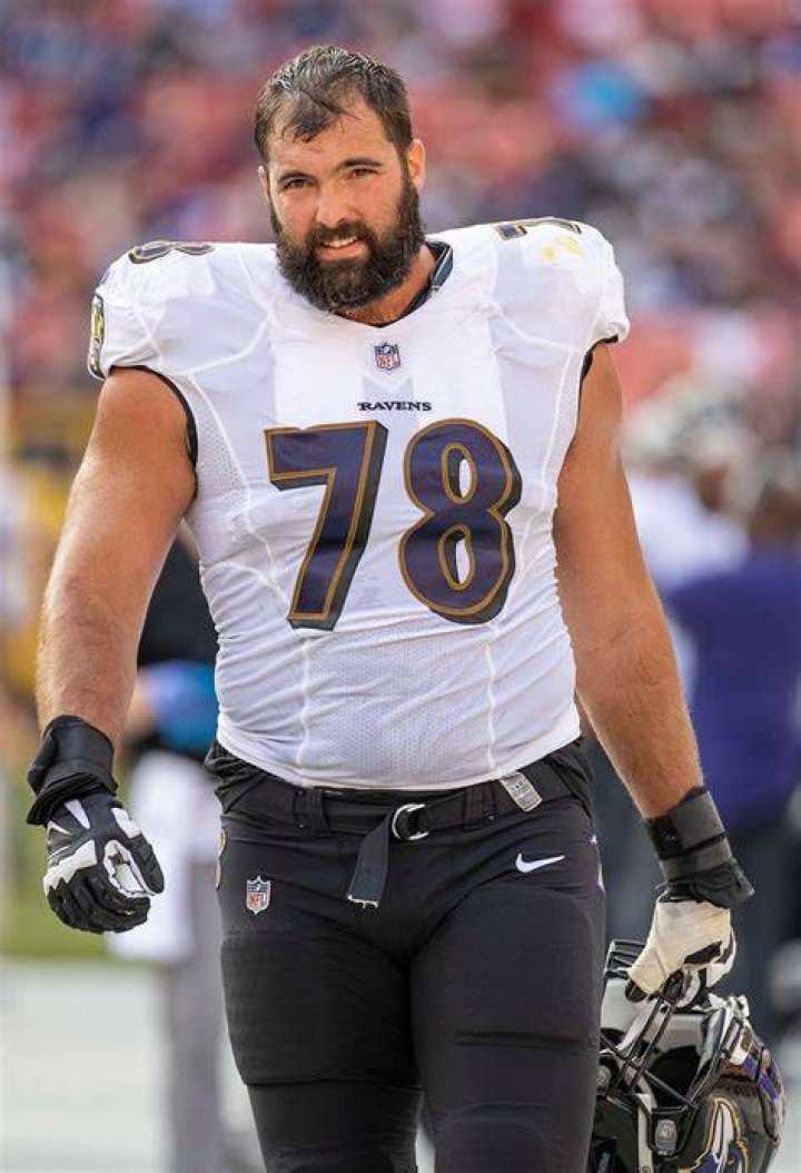 Alejandro Villanueva Net Worth; How much does he Earn? Who is he Married to? Alejandro's Family, Rel