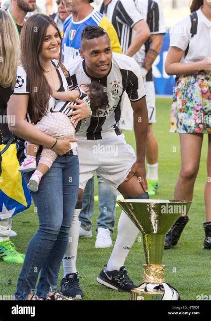 Alex Sandro Wife; Meet Natalia Regina