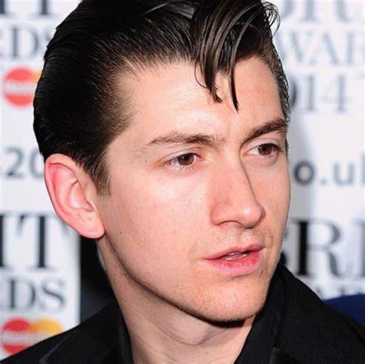 Alex Turner Wiki 2021 Net Worth, Height, Weight, Relationship & Full