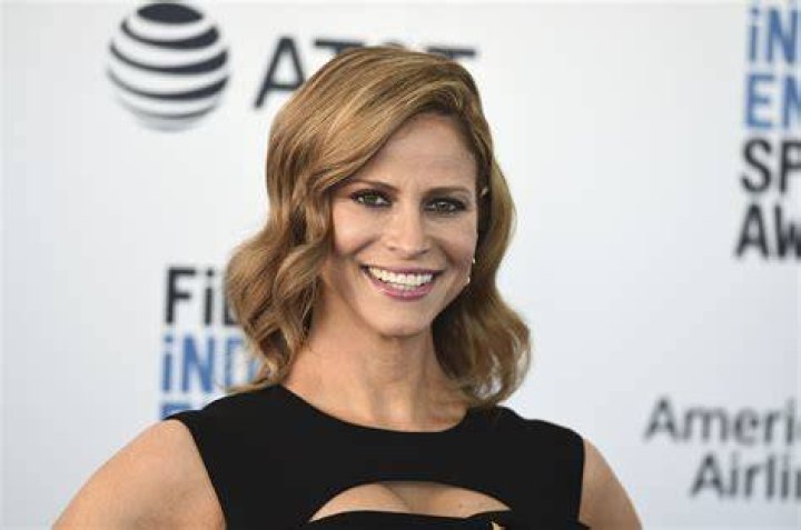 Andrea Savage: Husband, net worth, tattoos, smoking & body measurements