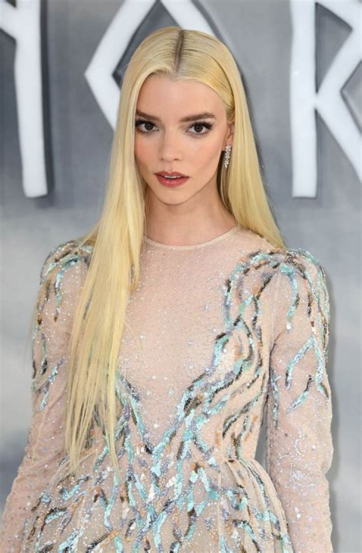 Anya TaylorJoy's 'EMMA' Premiere Dress Is Just as Stunning as Her