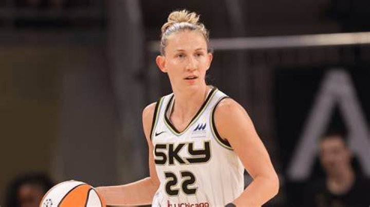 Breaking Courtney Vandersloot spurns Seattle for New York
