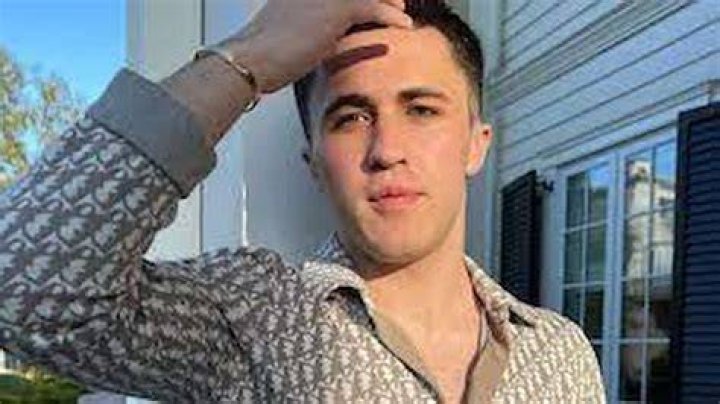 Chris Olsen net worth, biography, age, family, boyfriend, height and