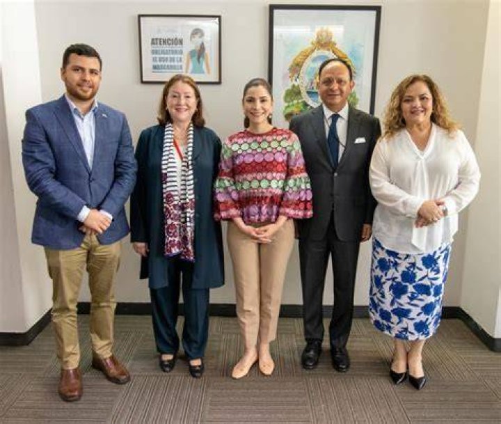 C&oacute;nsules latinoamericanos visitan nuevo consulado de Honduras en Nueva