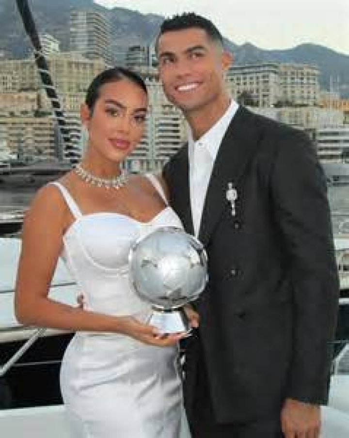 Cristiano Ronaldo's Girlfriend Georgina Rodriguez's Bio, Age, Height, Net Worth, Profession, Kids, I ·