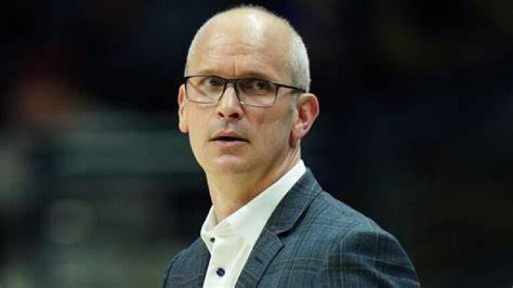 Dan Hurley's brother Bobby watches UConn advance to Elite Eight