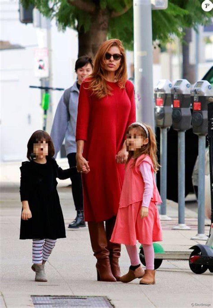 Exclusif Eva Mendes fait du shopping avec ses filles Esmeralda et