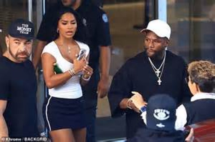 Floyd Mayweather Buys New Girlfriend A Rolls Royce As ExFianc&eacute; Shantel