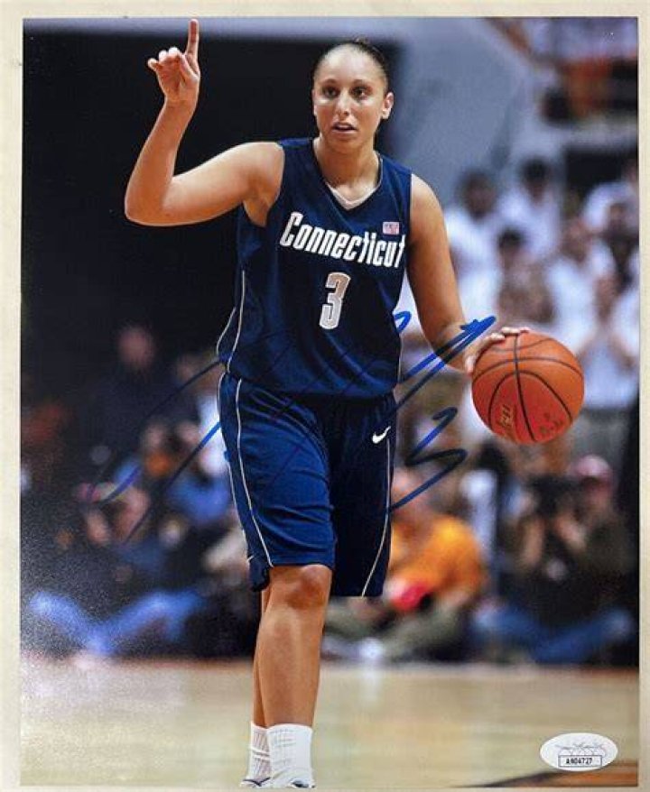 Former UConn great Diana Taurasi wins WNBA playoff game, returns to