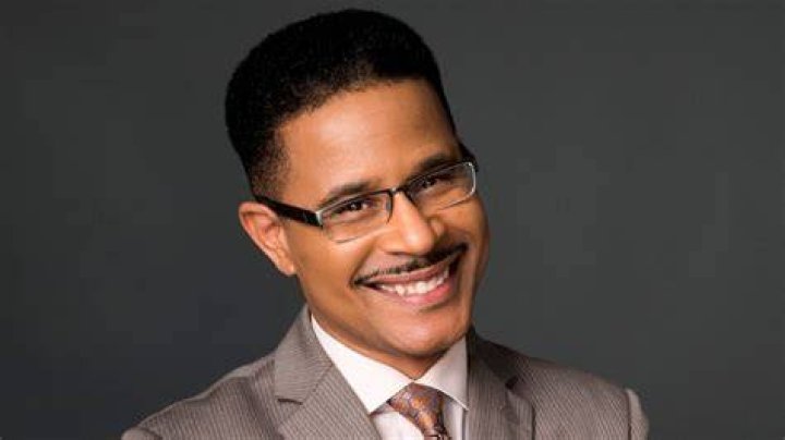 Greg Fields WFAA, Bio, Wiki, Age, Height, Family, Wife, Daughter, Salary, and Net Worth ·