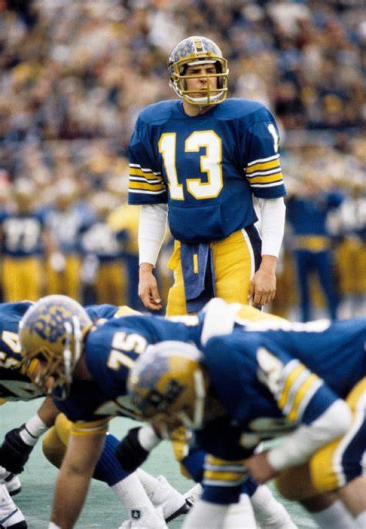 Hall of Fame Quarterback Dan Marino Talks Super Bowl Sleepover Suite