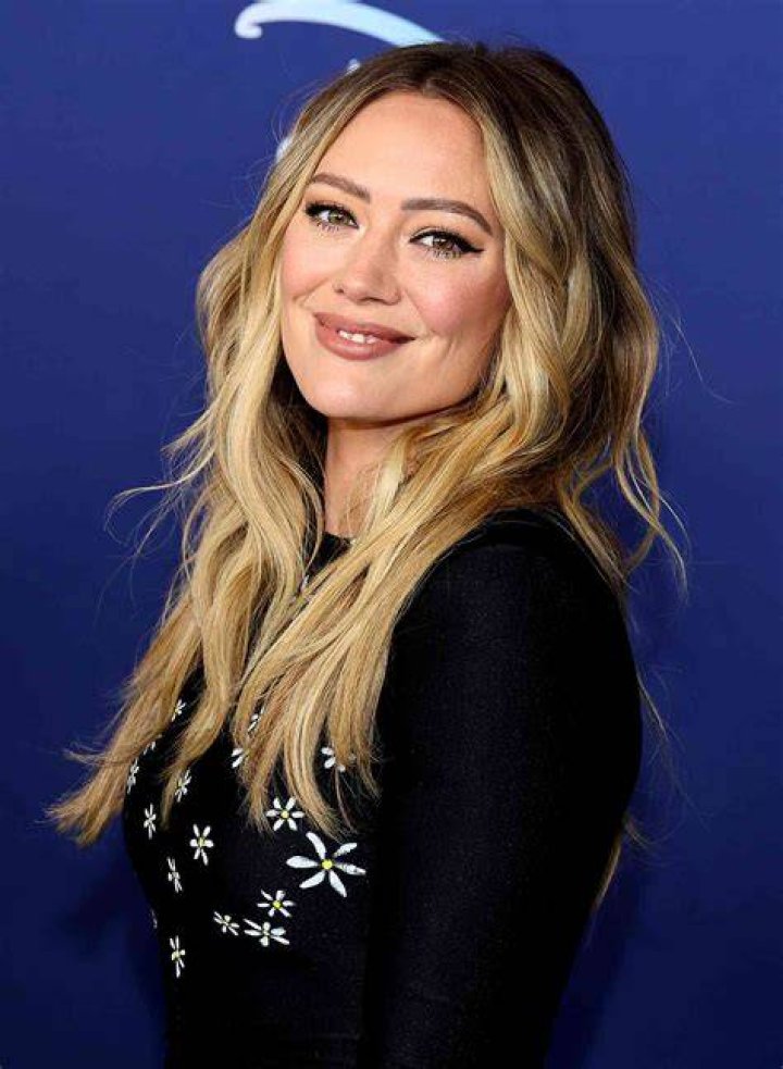 Hilary Duff Proudly Goes Nude, Shares Eating Disorder Battle