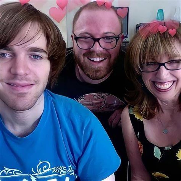 How Old Are Shane Dawson Siblings? Brothers Age And Family Meet His Parents