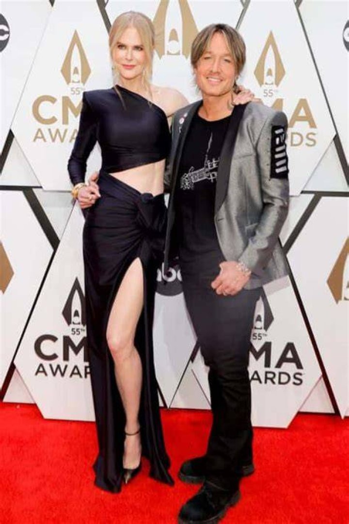 How tall is Keith Urban? Singer has a height-illusion trick for perfect couple pics with wife Nicole ·