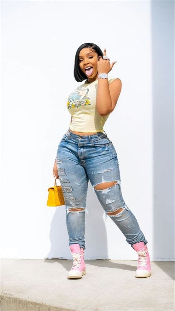 IG Model Destani Offers to Pay The Fines Of Any NFL Player Who Injures