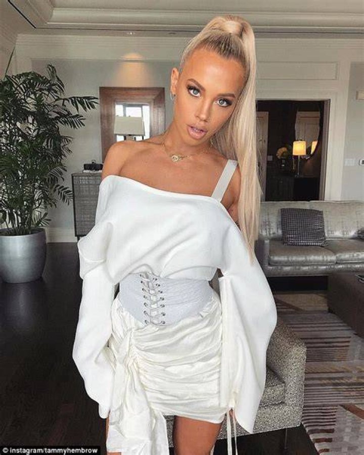 Instagram model Tammy Hembrow pushes boyfriend Jahkoy Palmer away in