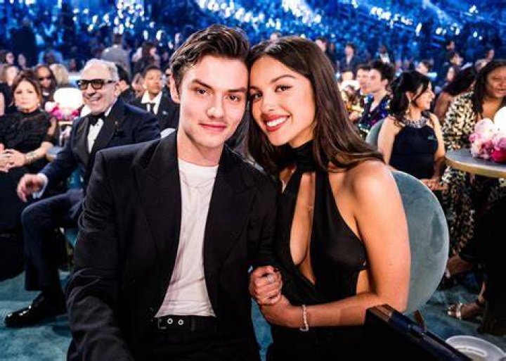 Is She Dating A Boyfriend?
