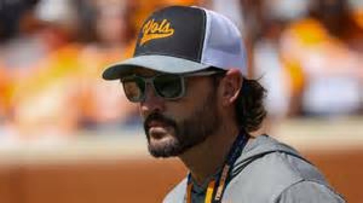 Is Tennessee Head Coach Tony Vitello Married With A Wife? His SEC Awards Ceremony Pictures Tell A St ·