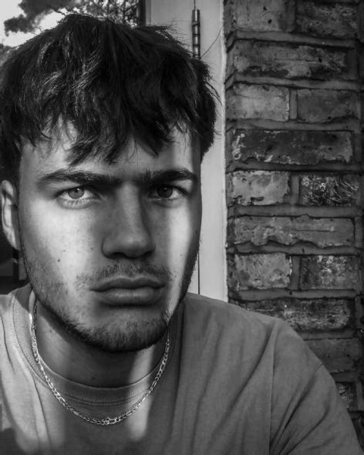 Jamie Flatters - Bio, Age, Height, Nationality, Body Measurement, Career ·