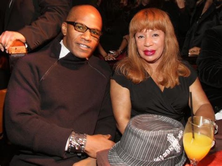 Jamie Foxx Poses with Mom Louise and Sister DeOndra Dixon in Mother's