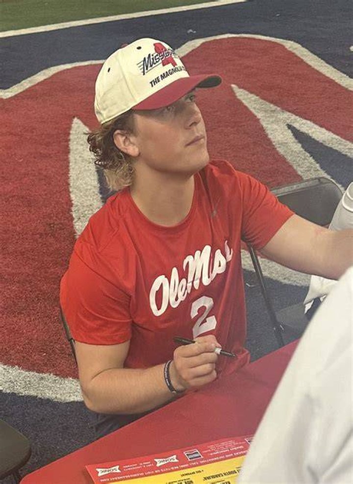 Jaxson Dart Bio, Wiki, Age, Family, Career, Net Worth and More