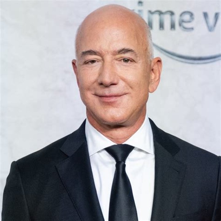 Jeff Bezos' Alleged Affair Revealed Hours After Announcing Divorce E