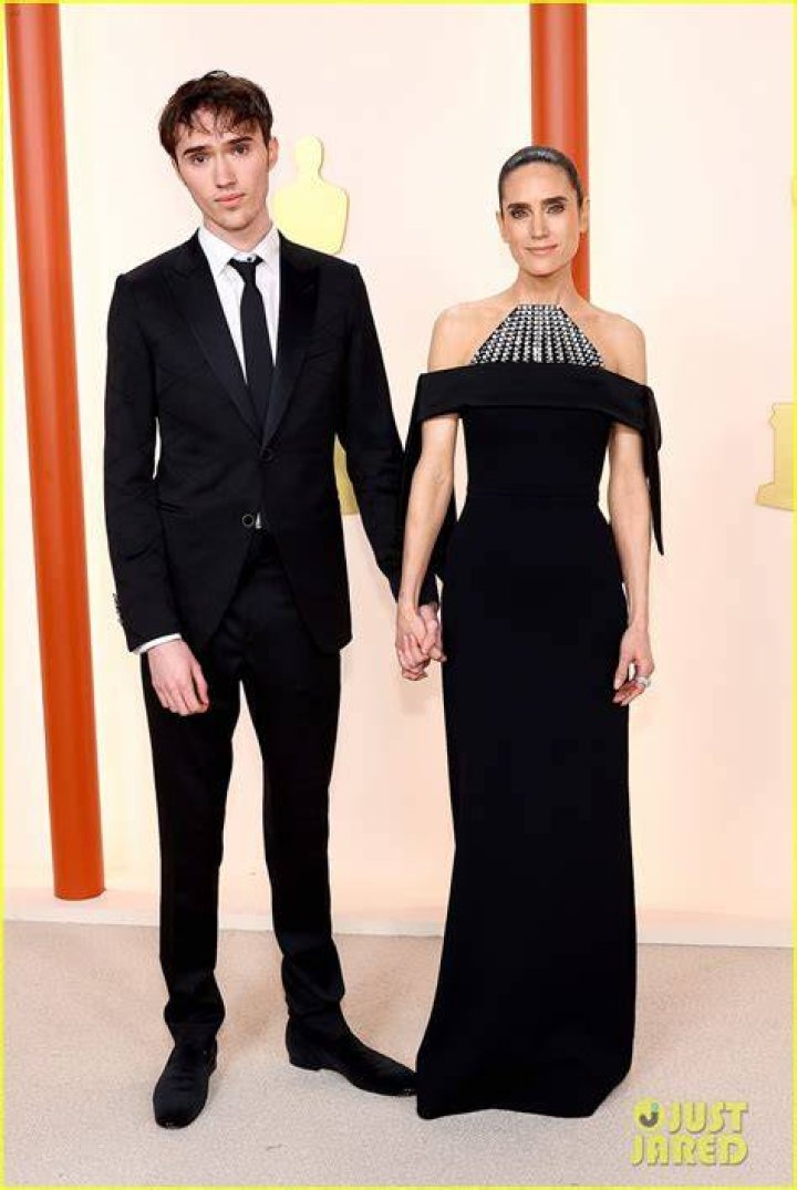 Jennifer Connelly Brings Son Stellan Bettany To 2023 Oscars Photo