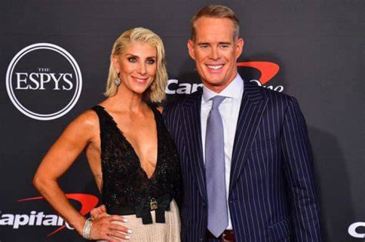 Joe Buck and Wife Michelle Beisner [2023 Update] ·