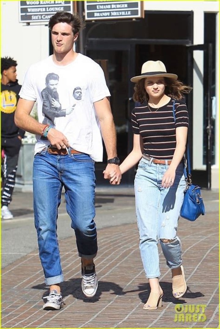 Joey King & Jacob Elordi Hold Hands While Shopping at The Grove Photo