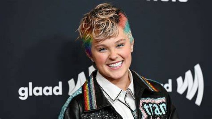 JoJo Siwa confirms she's dating Avery Cyrus prodigitalslr