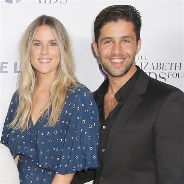 Josh Peck ve eşi Paige, ikinci oğlu Shai Miller Peck'in doğumunu