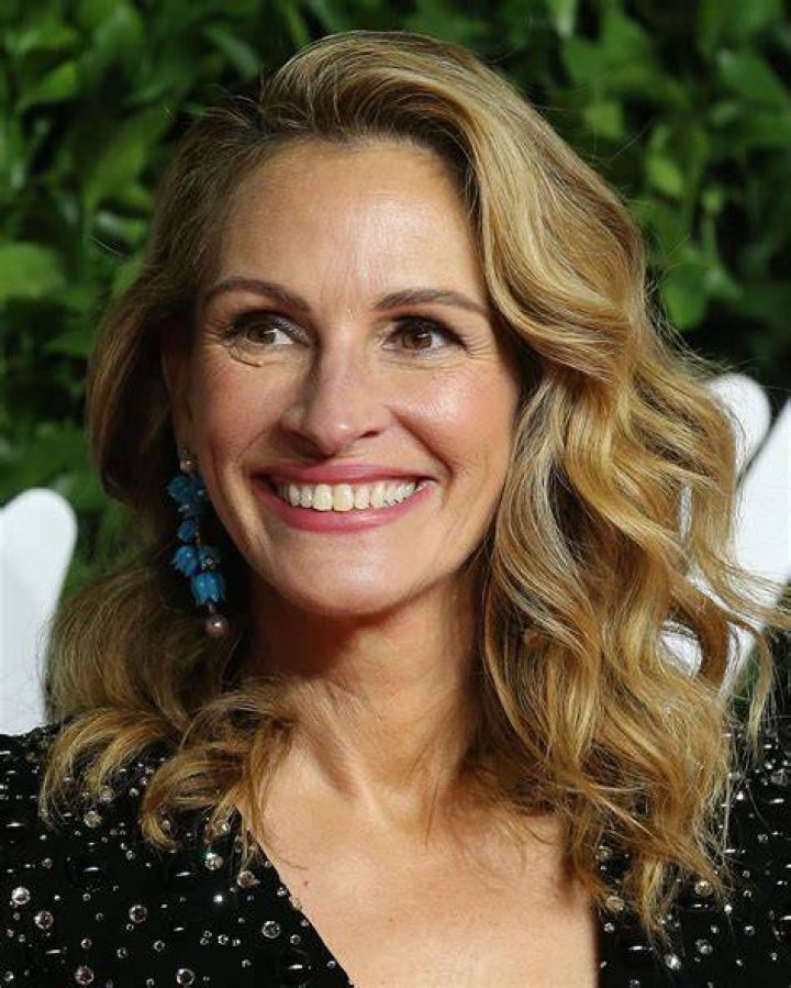 Julia Roberts' daughter Hazel, 16, makes red carpet debut