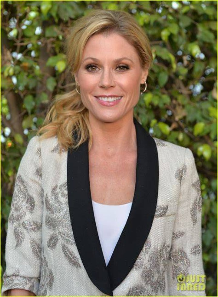 Julie Bowen Tells the Real Story Behind That Viral Headline That She