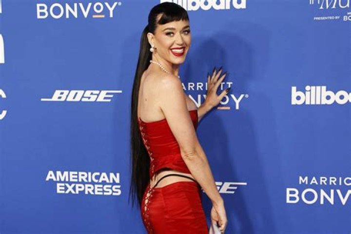 Katy Perry Shows Off Her Bikini Body While Holding Hands With Orlando