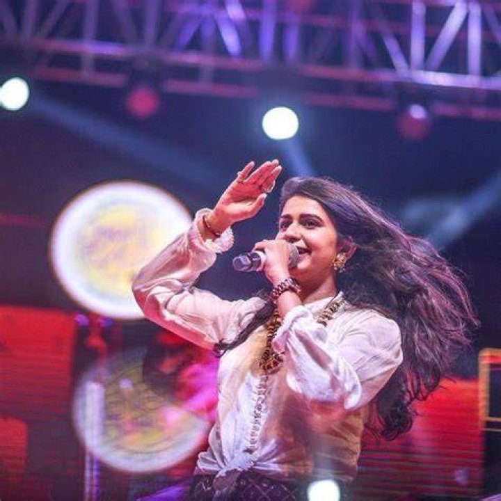 Kinjal Dave Wiki, Biography, Age, Height, Family, Salary & Images