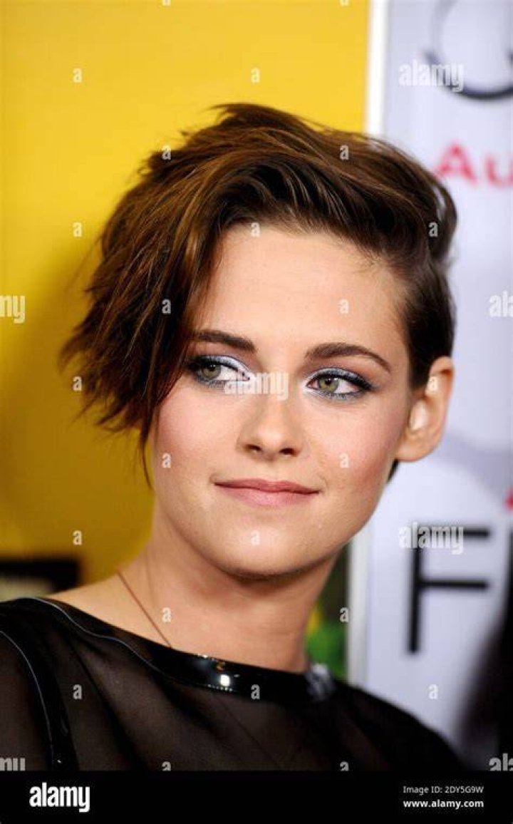 Kristen Stewart would still date men CNN