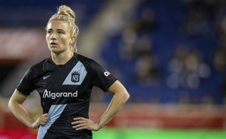 Kristie Mewis Reaches for the Stars Flipboard