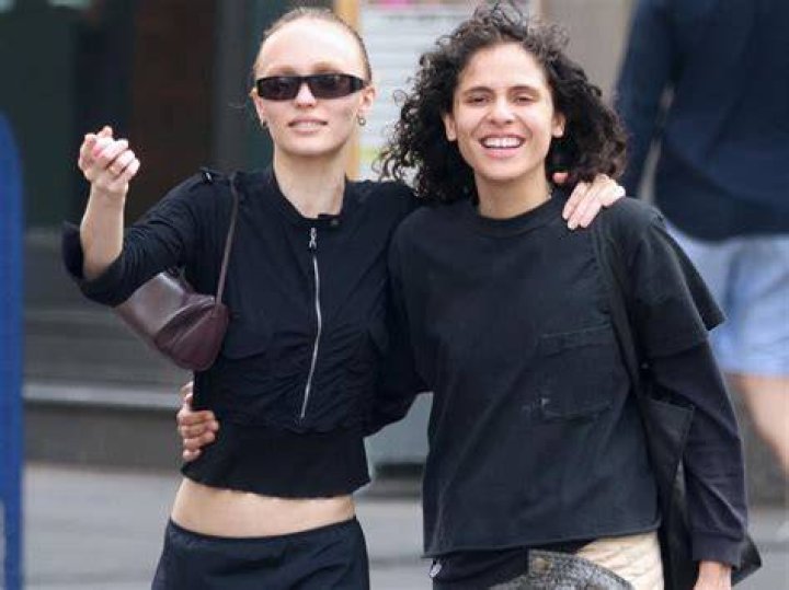 LilyRose Depp&rsquo;s extreme PDA with girlfriend 070 Shake Photos The