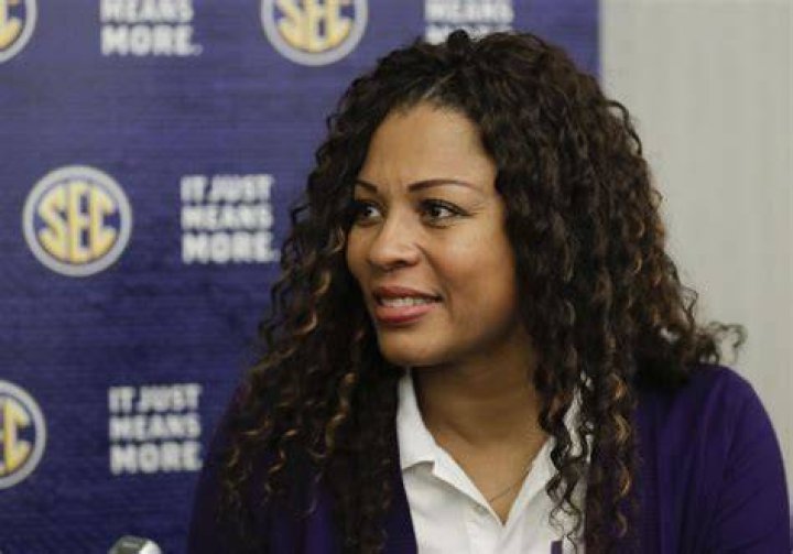 LSU coach discusses her famous fatherinlaw Antonio Fargas Sports