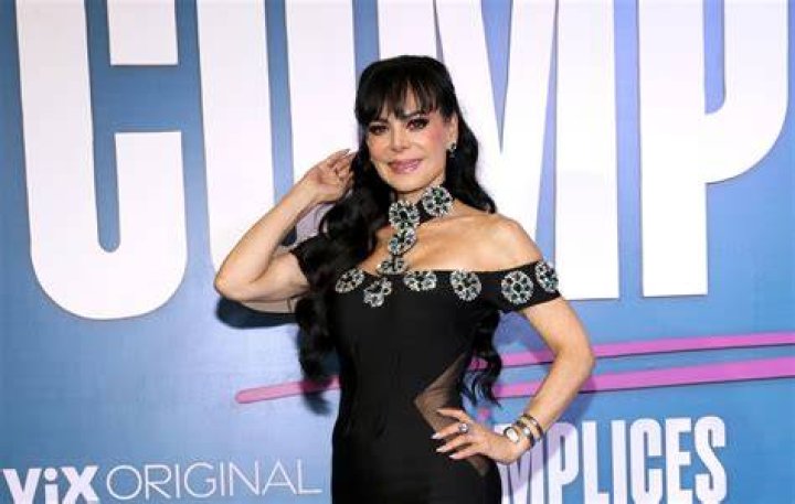 Maribel Guardia comienza el a&ntilde;o en mini traje de ba&ntilde;o negro FOTOS El