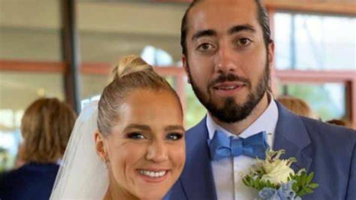 Mika Zibanejad Net Worth, Career, Endorsements, Wife, Family, and more ·
