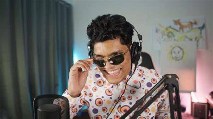 Net Worth, Wife, Height, Is He Gay? |