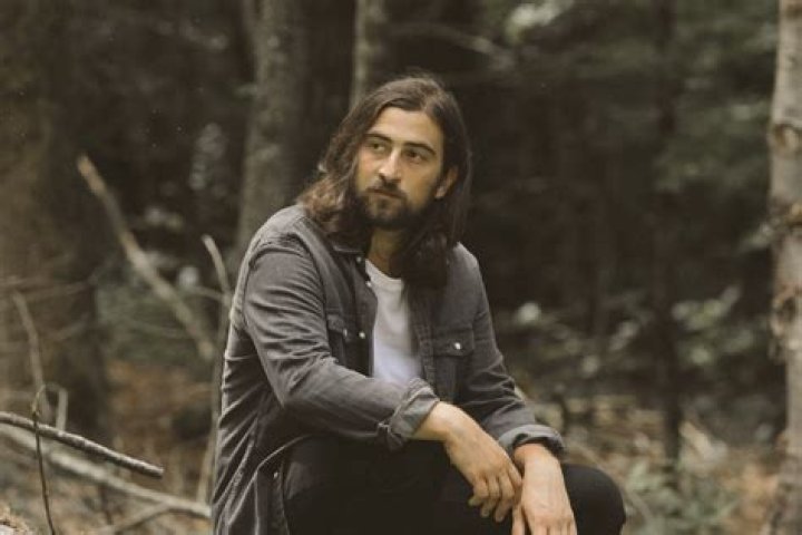 NOAH KAHAN Interview song with Julia Michaels, signing to Republic